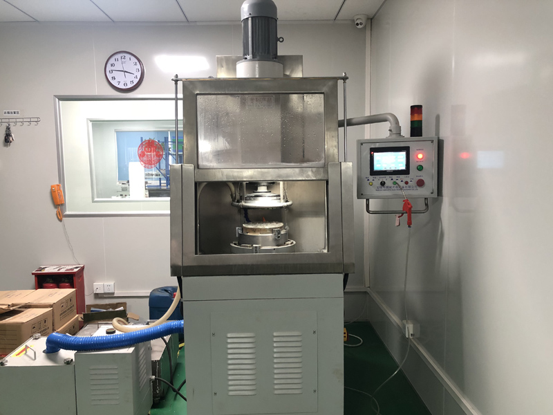 Le département de rectification WTS utilise la dernière fraiseuse et rectifieuse CNC SXM350A